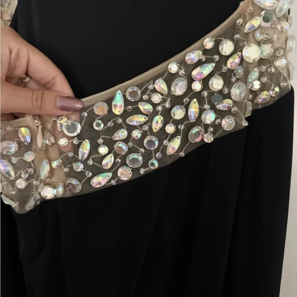 Elegant Black and Cream Evening Dress - Picture 5 of 5